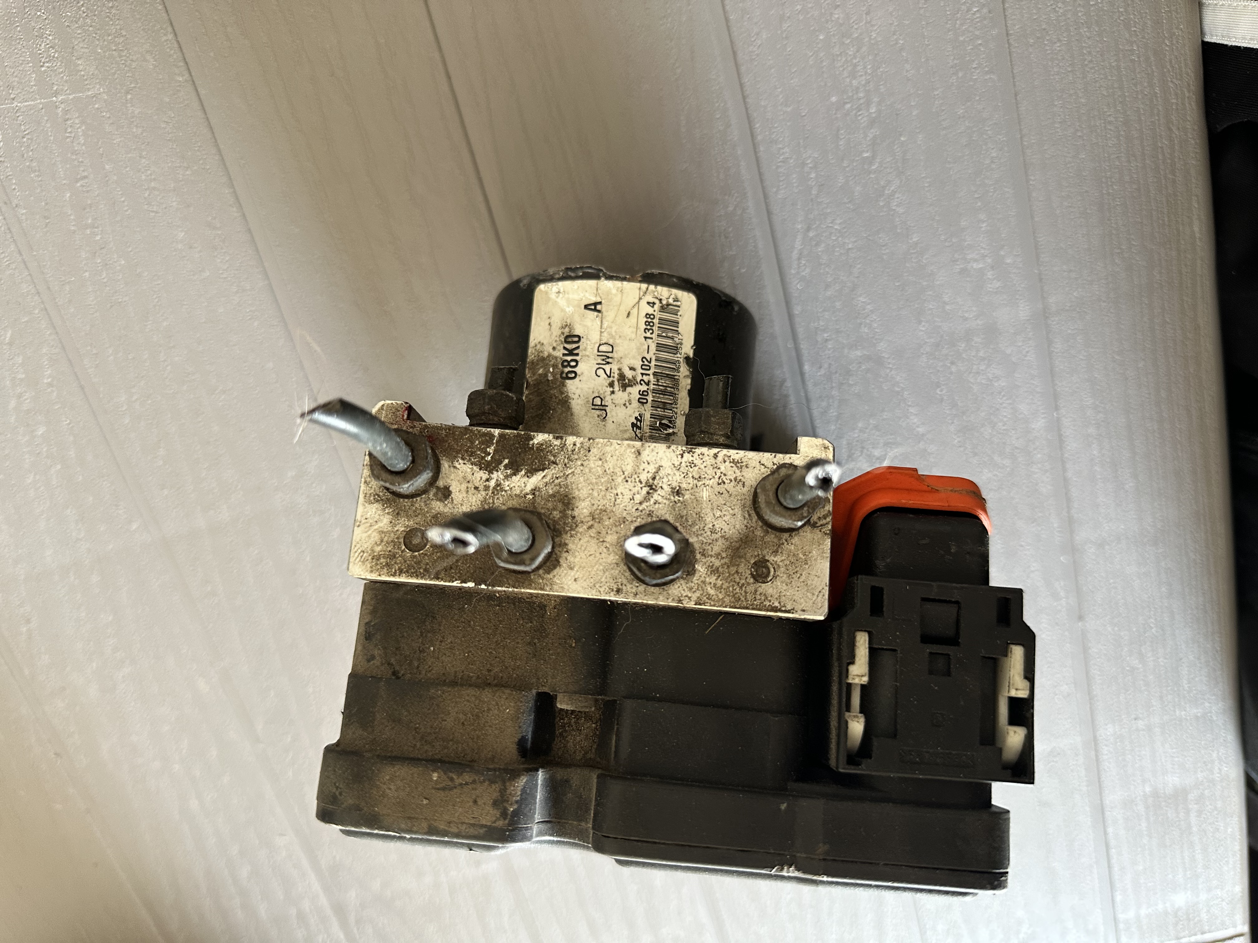 SUZUKİ NİSSAN ABS POMPA BEYNİ 28.5700-4905.3 06.2109-5608.3 06.2102-1388.4